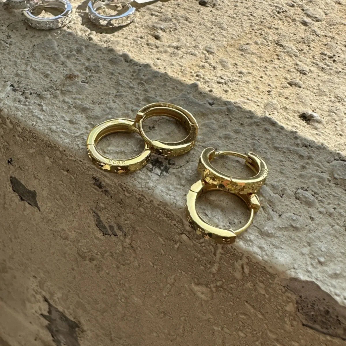 Crushed Ice 925 Sterling Silver Circle Earrings Sparkling Hoop Studs Silver or Gold