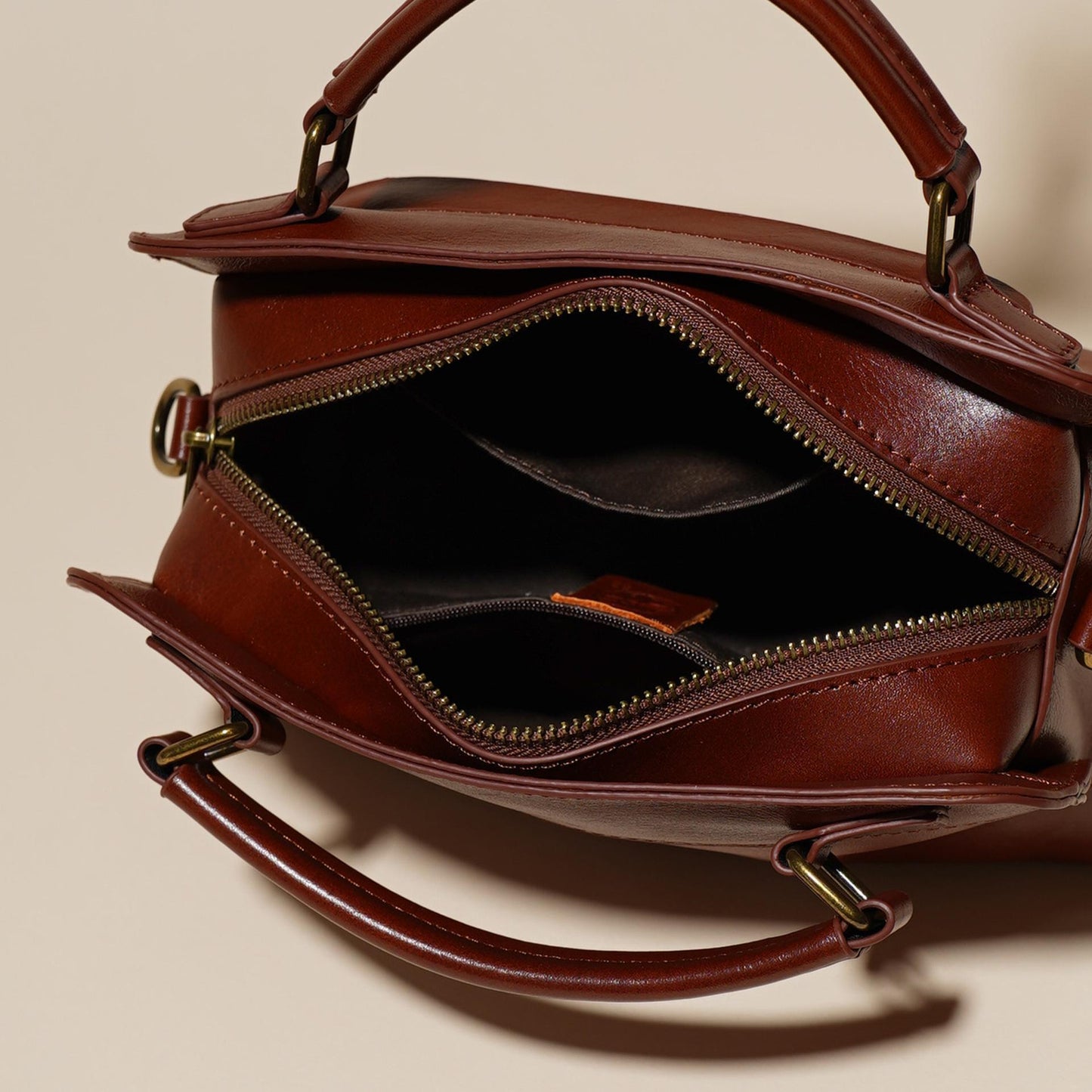 Women's Oil-Waxed Cowhide Doctor-Style Boston Bag