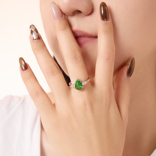 925 Sterling Silver Green Pear-Cut Cubic Zirconia Ring – Vert Élise