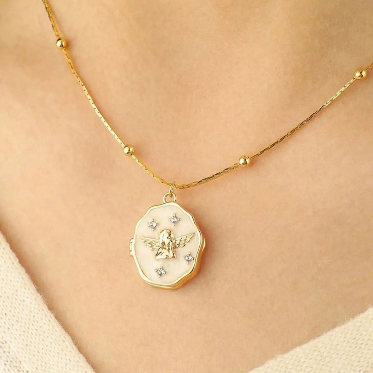 18K Gold Plated Photo Locket Necklace Customizable Vintage Pendant