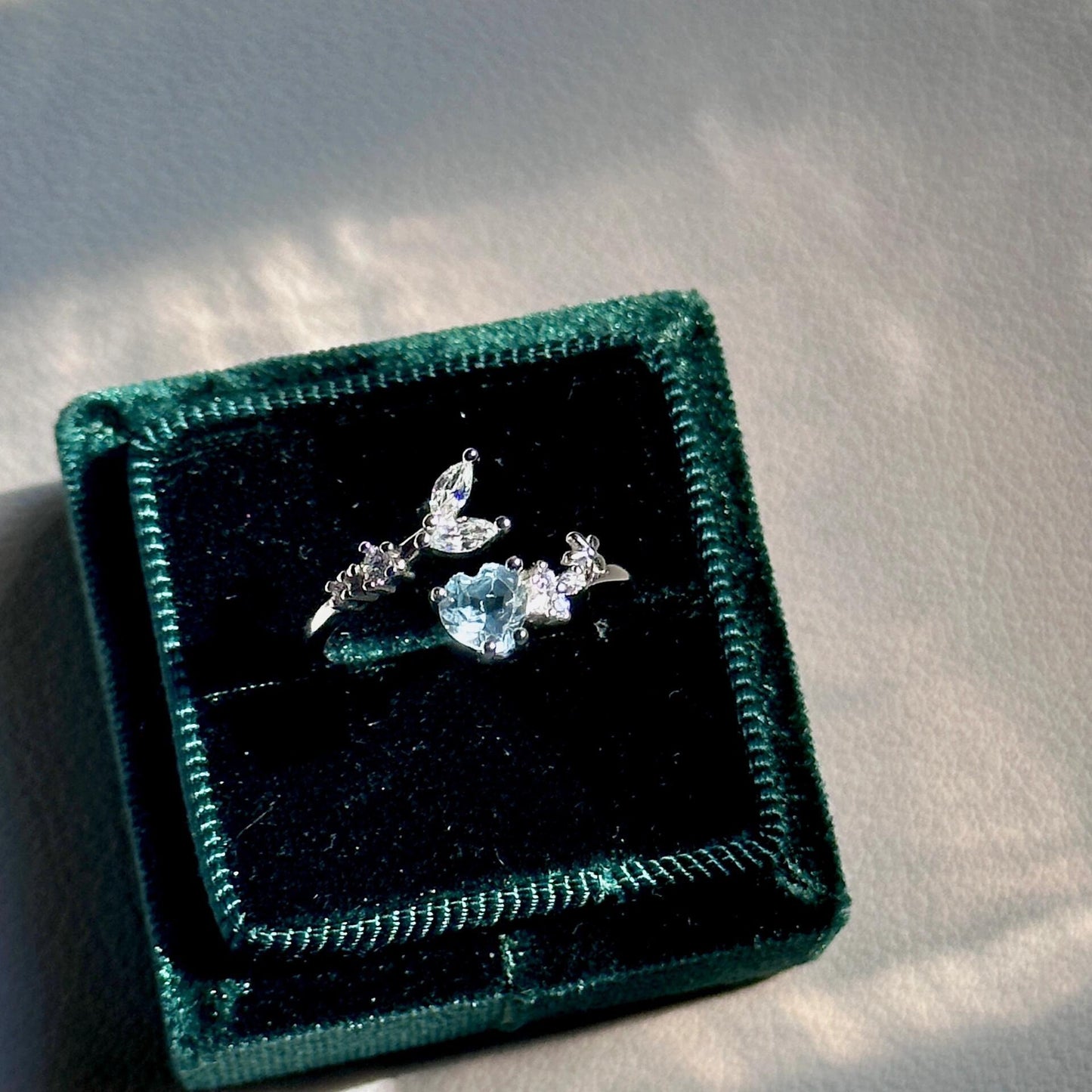 S925 Sterling Silver Fish Tail Ring with Blue Artificial Gems