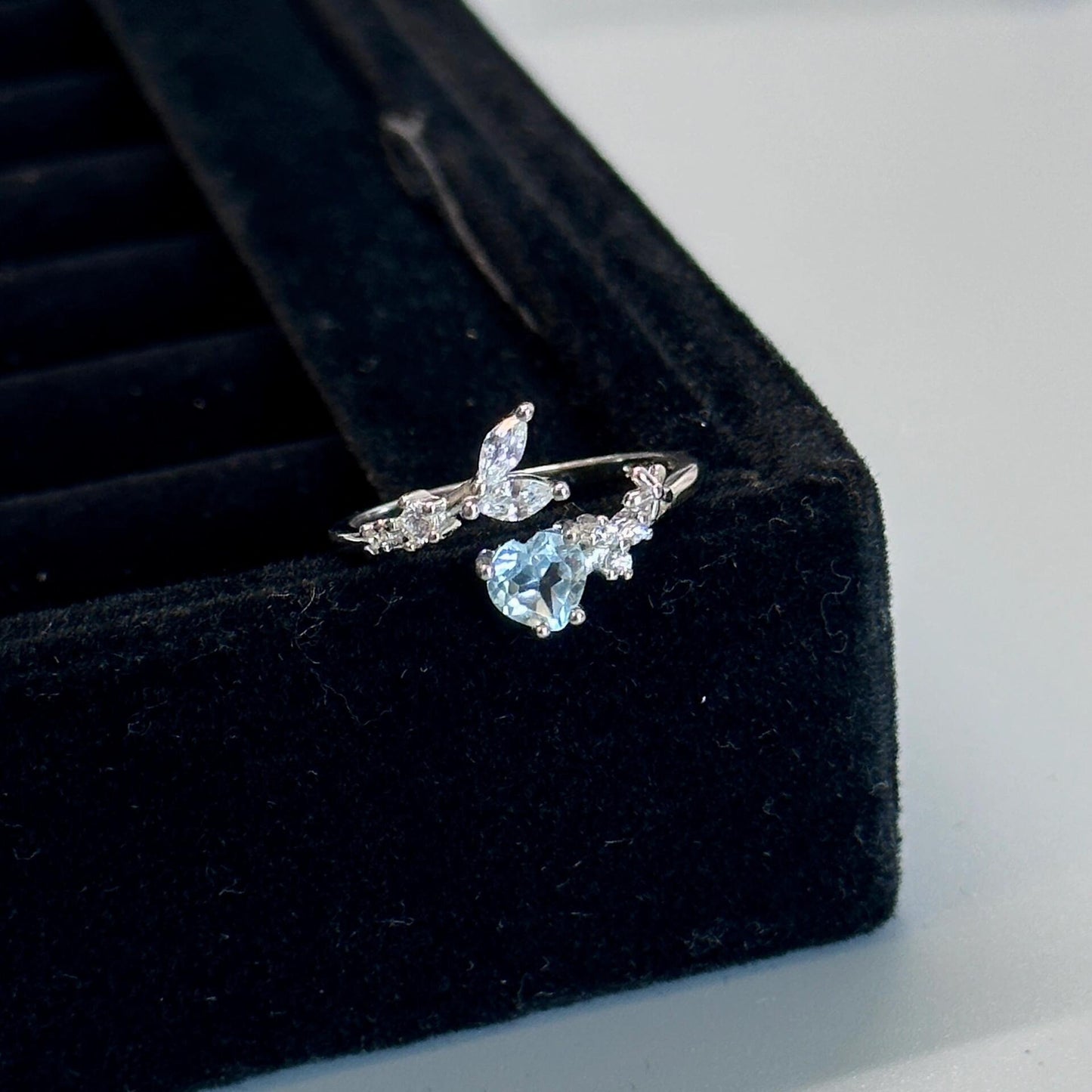 S925 Sterling Silver Fish Tail Ring with Blue Artificial Gems