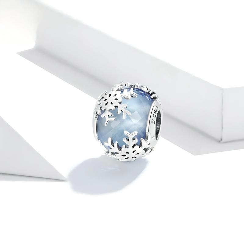 “Crystal Flurry” S925 Sterling Silver Snowflake Glass Charm Bead