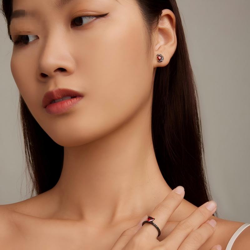 “Dark Heart” S925 Sterling Silver Black Gold Plated Red Heart Zircon Ring