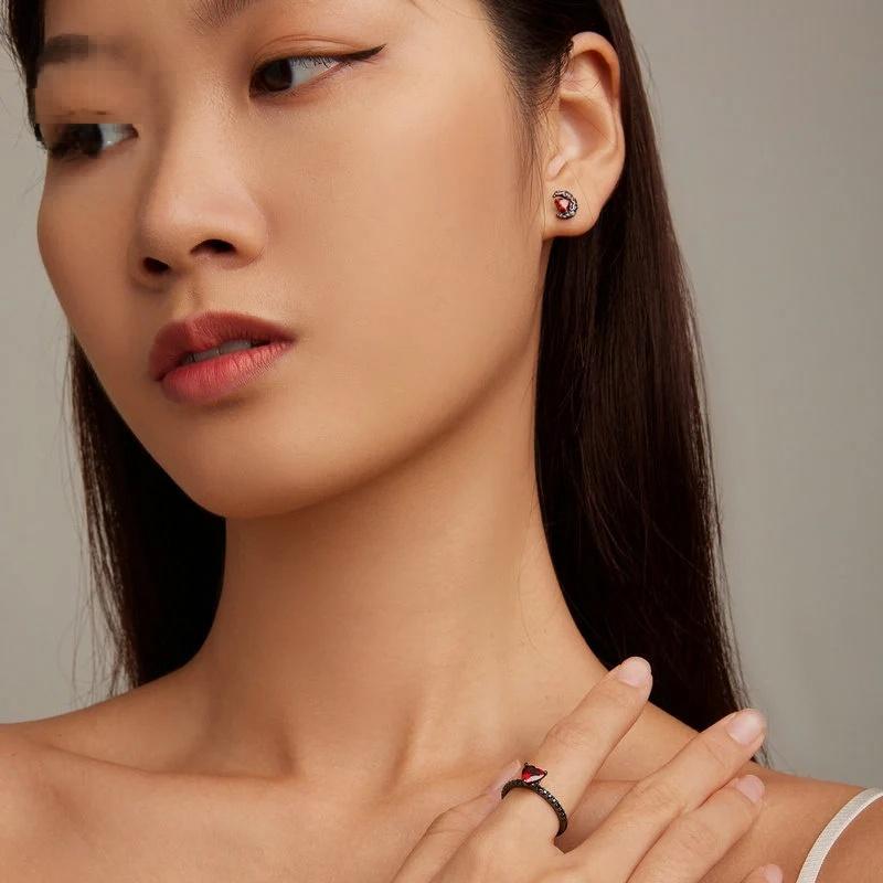 “Moonlit Heart” S925 Sterling Silver Black Gold-Tone Zircon Heart Stud Earrings