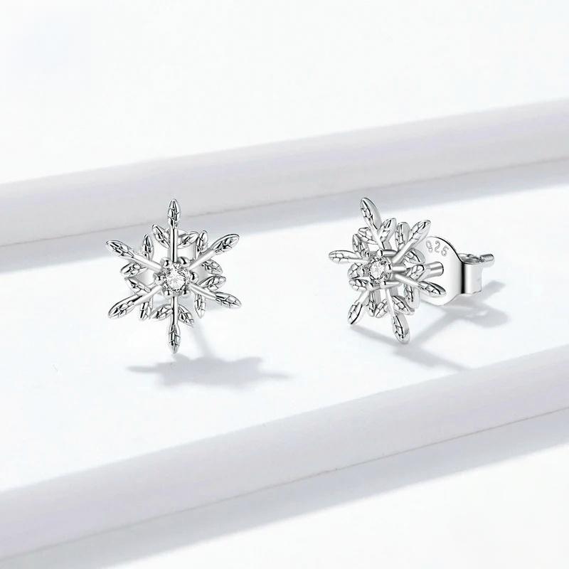 “Snowflake Glow” S925 Sterling Silver Snowflake Stud Earrings