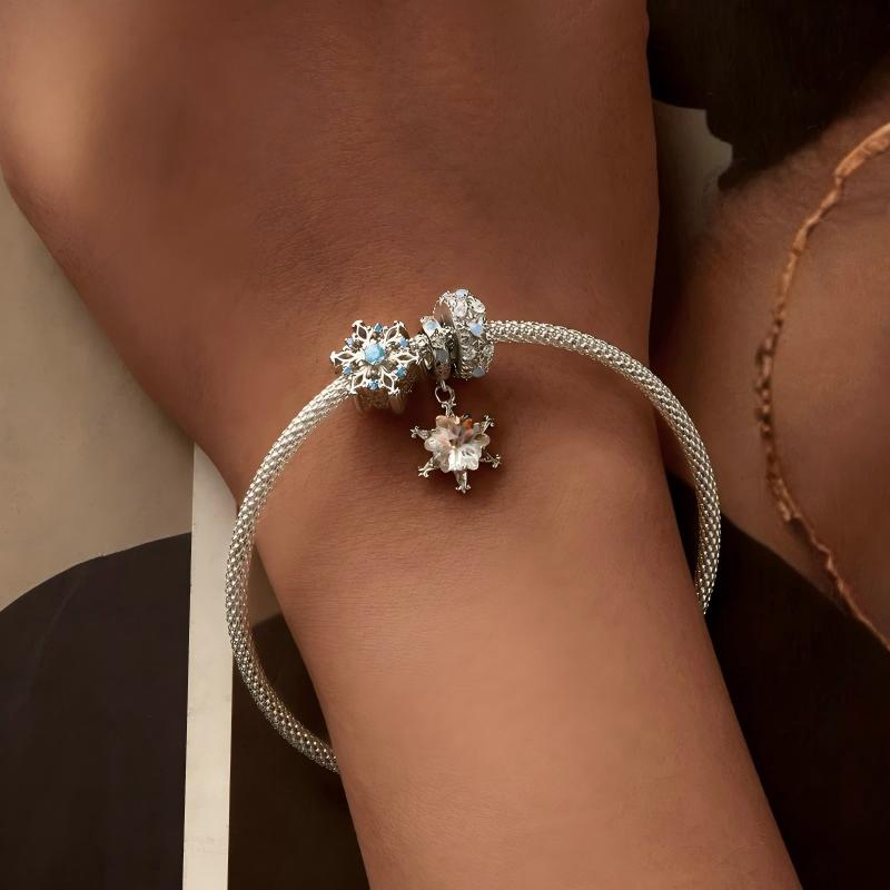 “Winter Romance” S925 Sterling Silver Snowflake Spacer Charm Bead