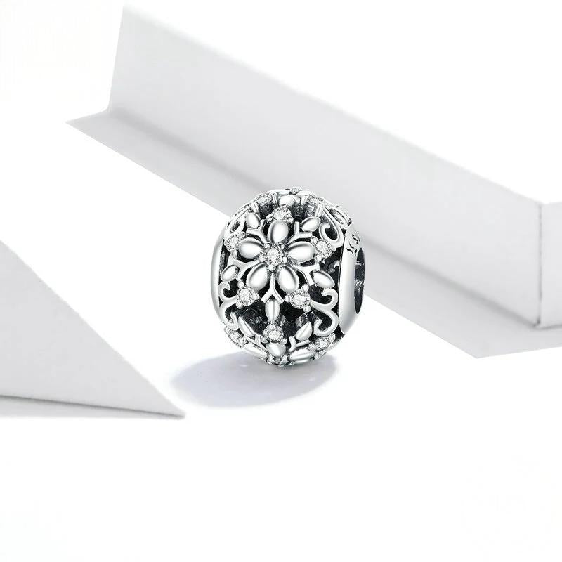 “Snowflake Lace” S925 Sterling Silver Openwork Snowflake Charm Bead