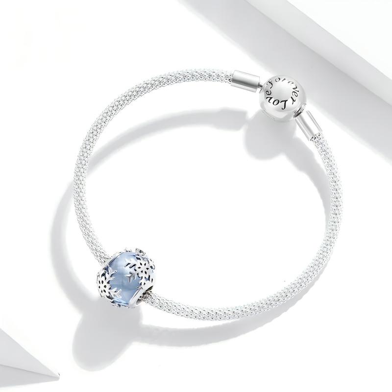 “Crystal Flurry” S925 Sterling Silver Snowflake Glass Charm Bead