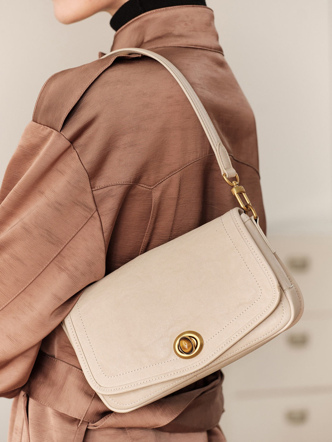 Women's Washed Cowhide Turn-Lock Flap Crossbody Bag