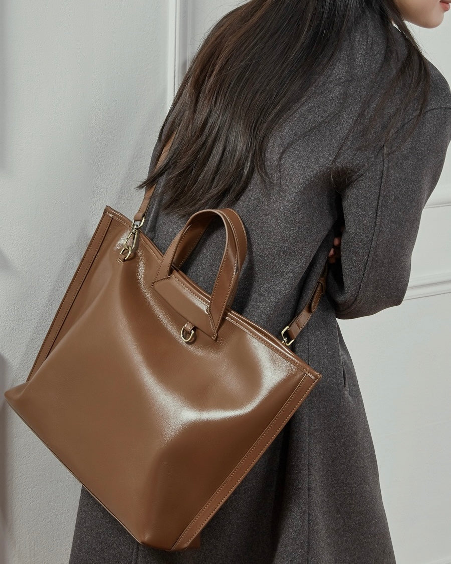 Women's Full-Grain Cowhide Tote with Polished Metal Hardware