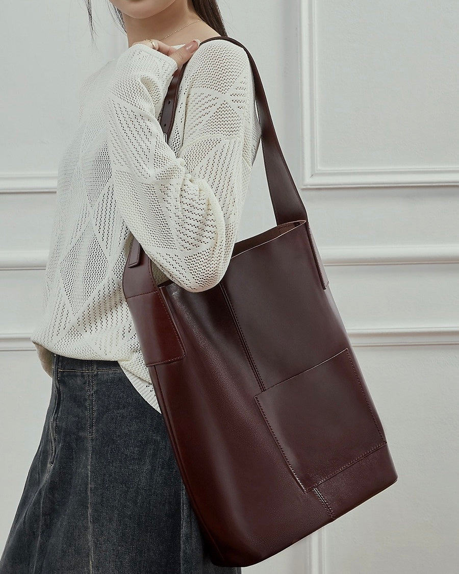 Leather Hobo Bag ¨C Minimalist Silhouette with Signature Pocket Detail