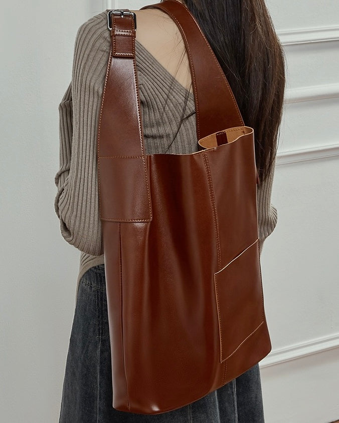 Leather Hobo Bag ¨C Minimalist Silhouette with Signature Pocket Detail