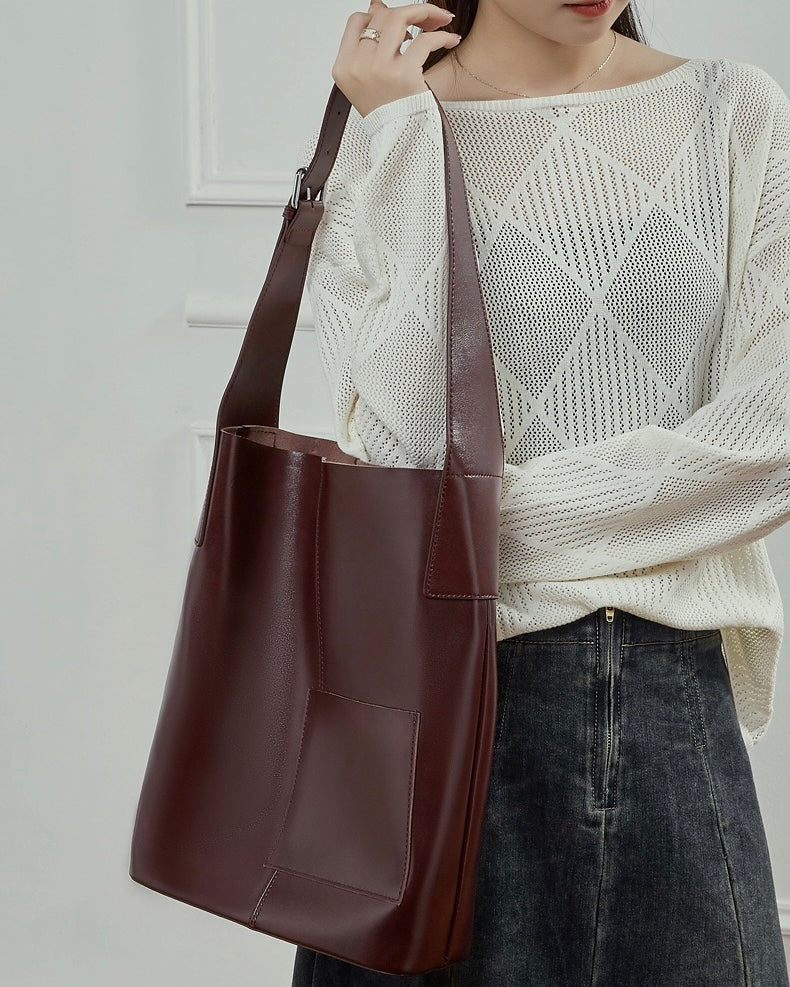 Leather Hobo Bag ¨C Minimalist Silhouette with Signature Pocket Detail