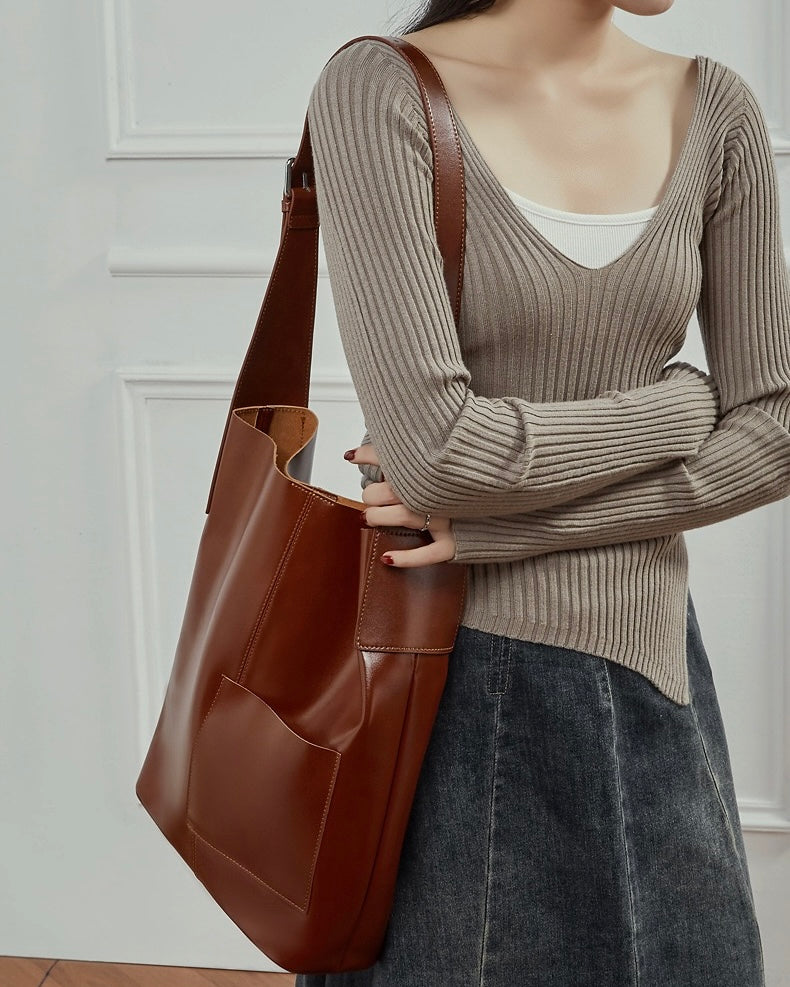Leather Hobo Bag ¨C Minimalist Silhouette with Signature Pocket Detail