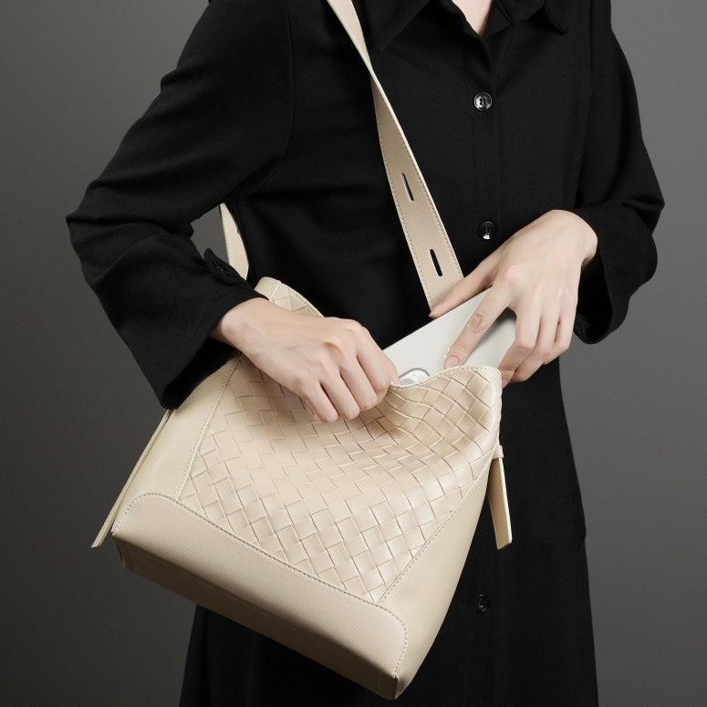 Women's Genuine Cowhide Handwoven Large Capacity Crossbody Shoulder Bag