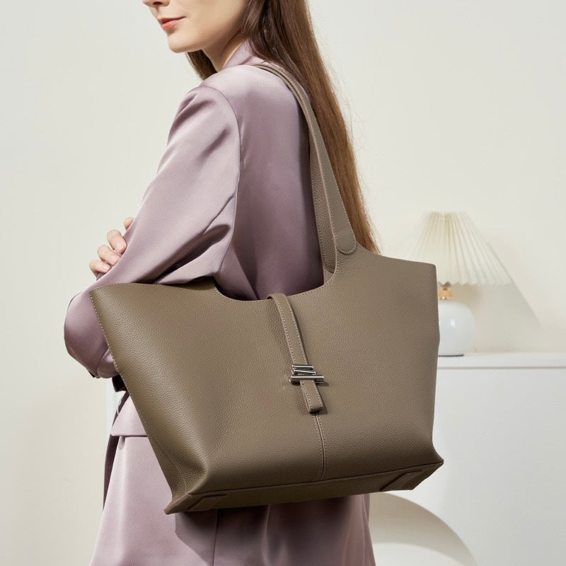 Women's Genuine Leather Large Capacity Tote Bag with Zipper Closure