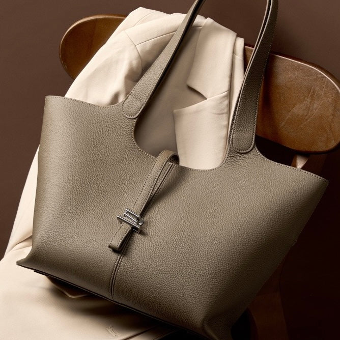 Women's Genuine Leather Large Capacity Tote Bag with Zipper Closure