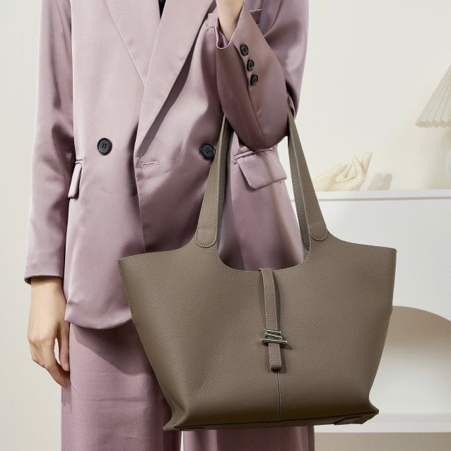Women's Genuine Leather Large Capacity Tote Bag with Zipper Closure