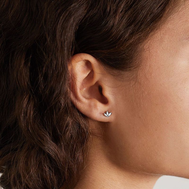 “Trio Bloom” S925 Sterling Silver Three-Petal Flower Cartilage Stud Earrings