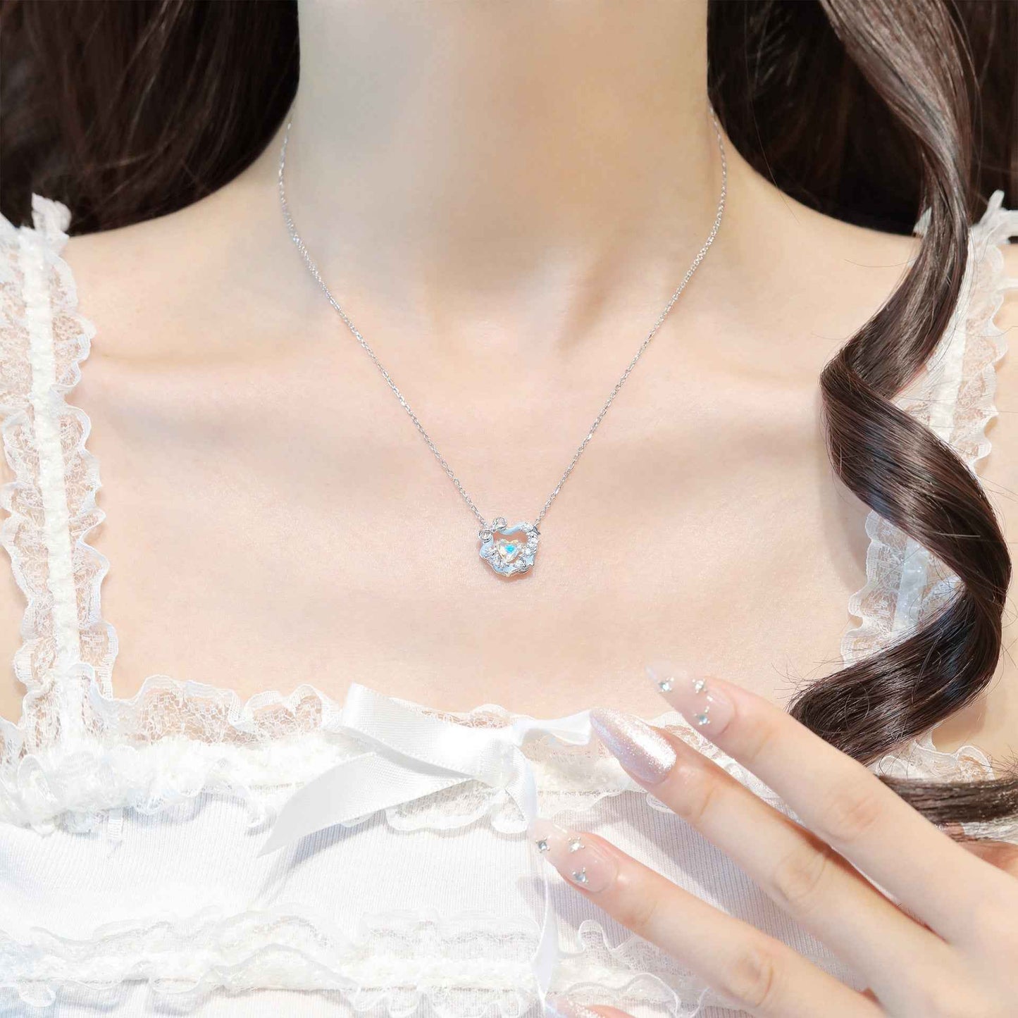 Luna Pulse Moving Heart Wreath Necklace 925 Sterling Silver Zircon