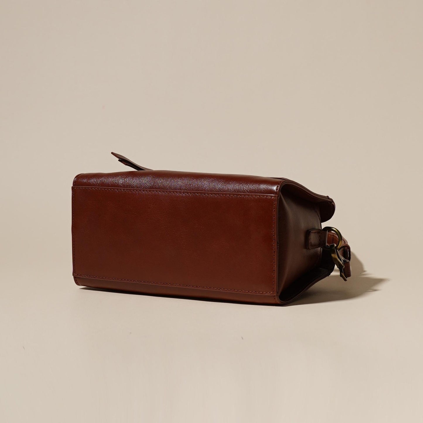 Women's Oil-Waxed Cowhide Doctor-Style Boston Bag