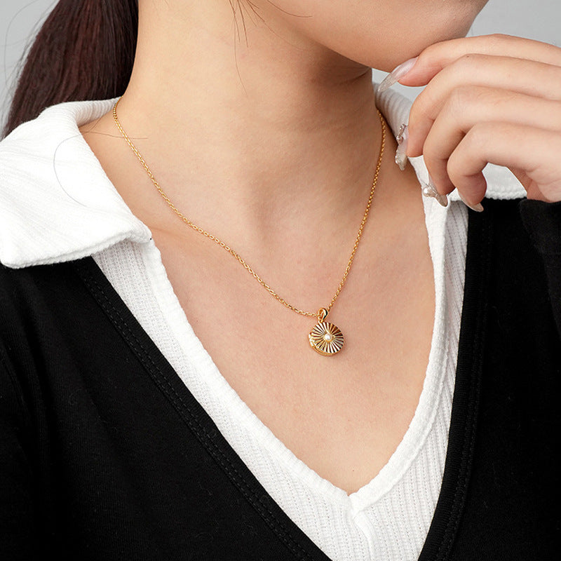 “Stellar Keepsake” S925 Sterling Silver Eight-Point Star Photo Pendant Necklace