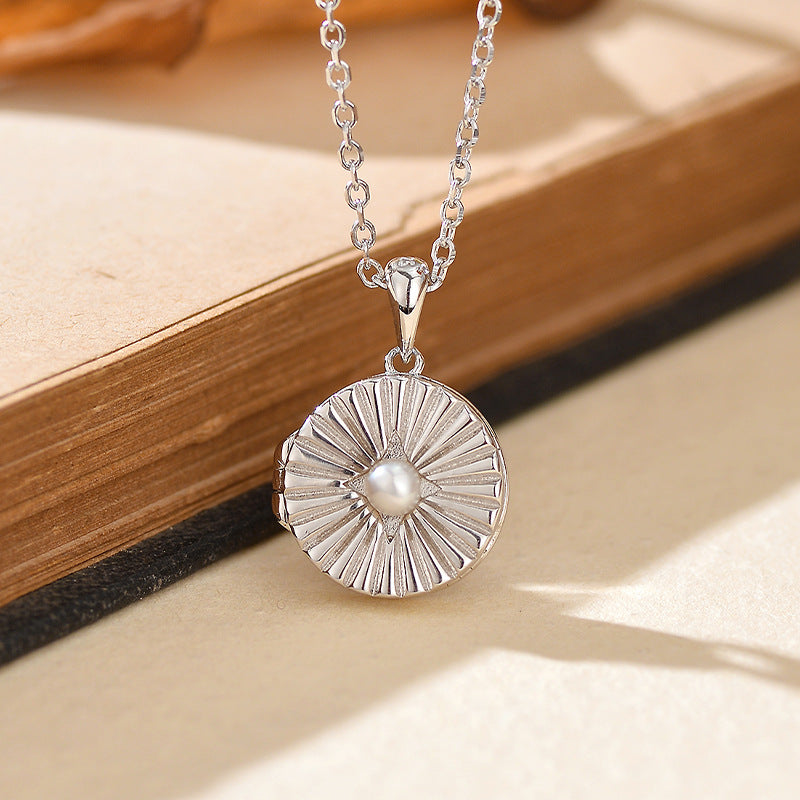 “Stellar Keepsake” S925 Sterling Silver Eight-Point Star Photo Pendant Necklace