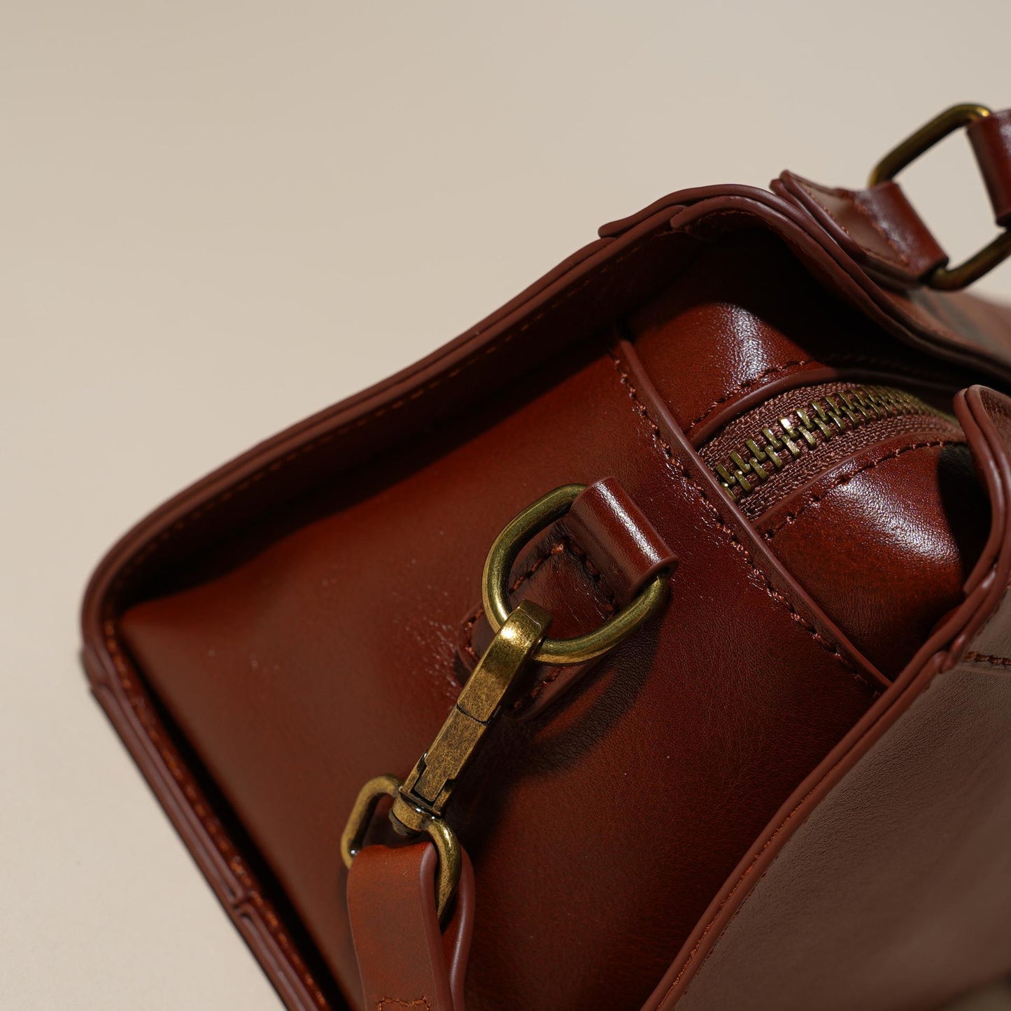 Women's Oil-Waxed Cowhide Doctor-Style Boston Bag