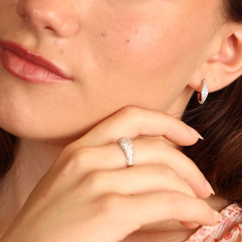“Lumiere Halo” S925 Sterling Silver Minimalist Zircon Ring