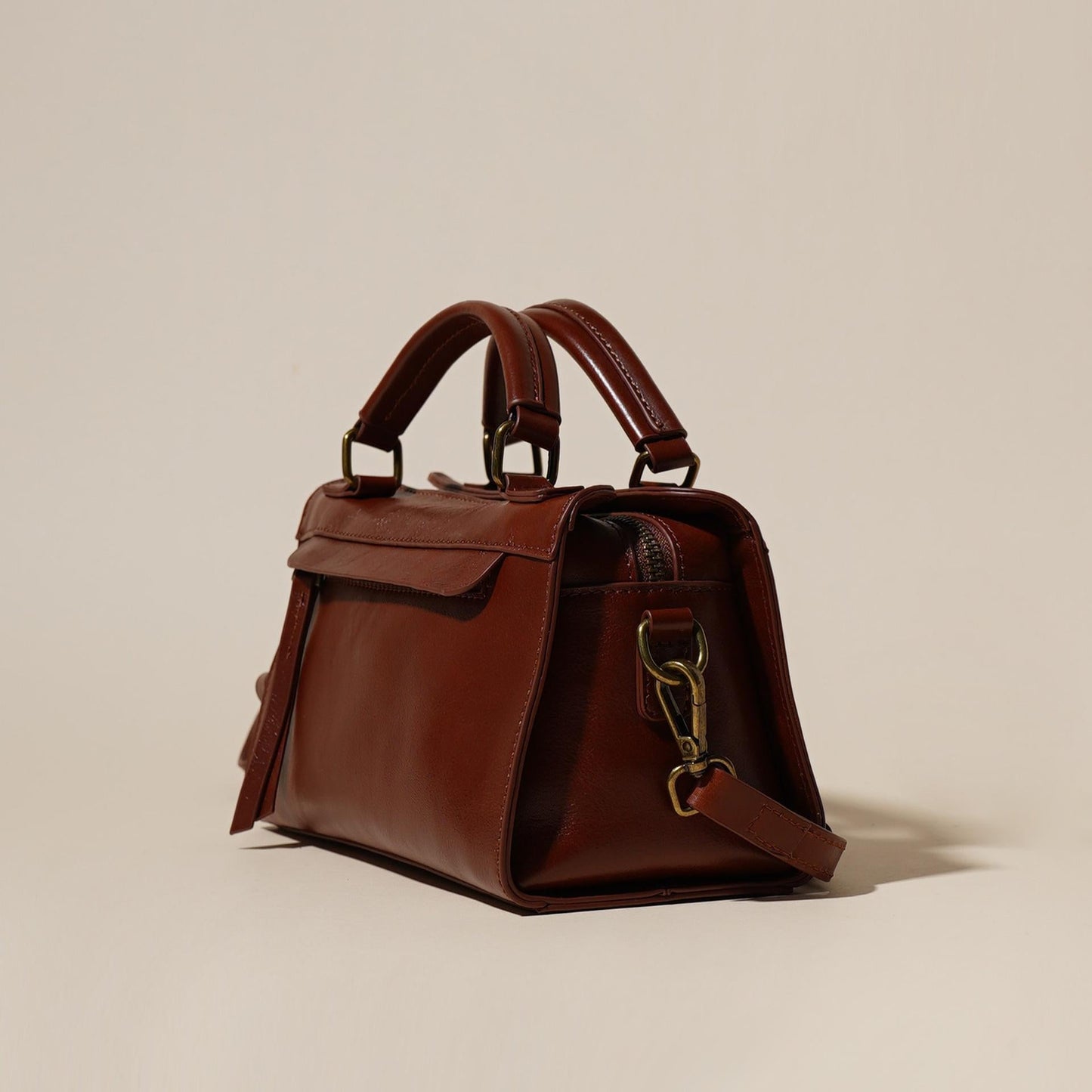 Women's Oil-Waxed Cowhide Doctor-Style Boston Bag