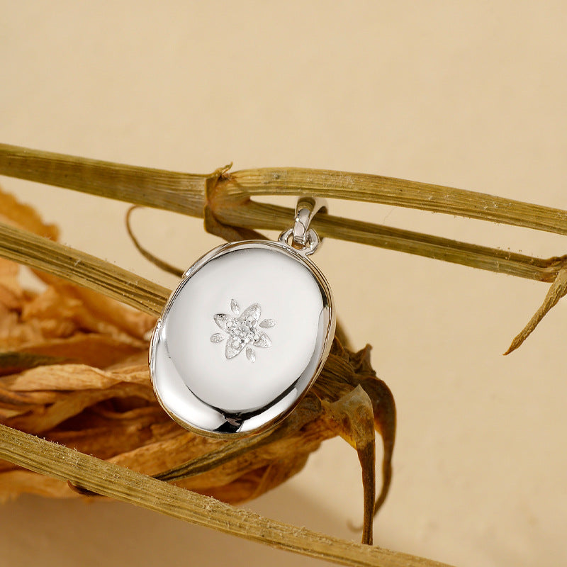 “Stellar Vault” S925 Sterling Silver Eight-Point Star Photo Locket Pendant