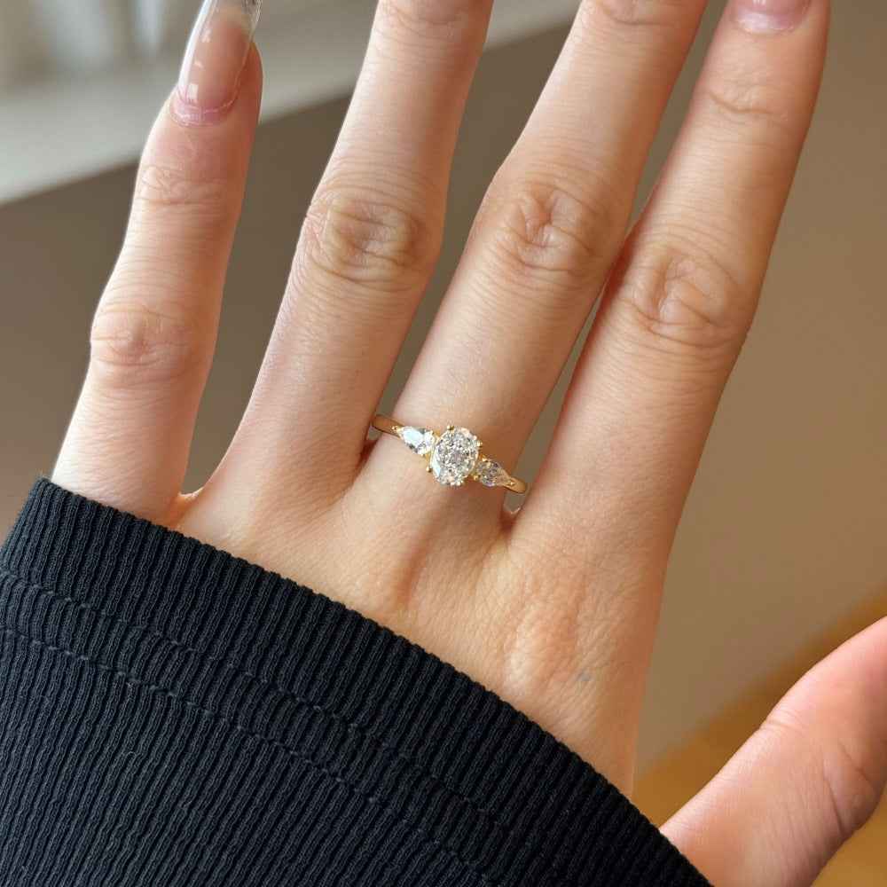 Éclat Trinity S925 Sterling Silver Oval Zircon Three Stone Ring