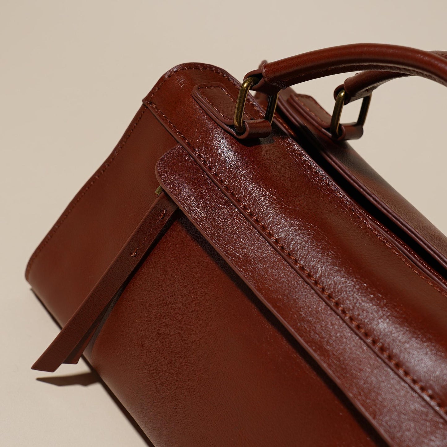 Women's Oil-Waxed Cowhide Doctor-Style Boston Bag