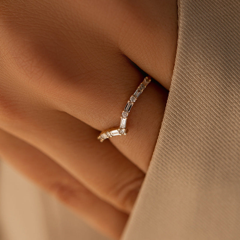“Edge Spark” S925 Sterling Silver Irregular Zircon Ring