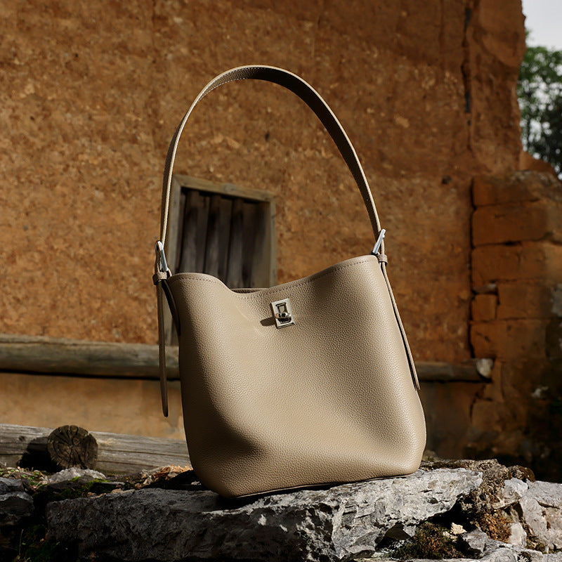 Women's Full-Grain Cowhide Sculpted Bucket Bag with Turn-Lock