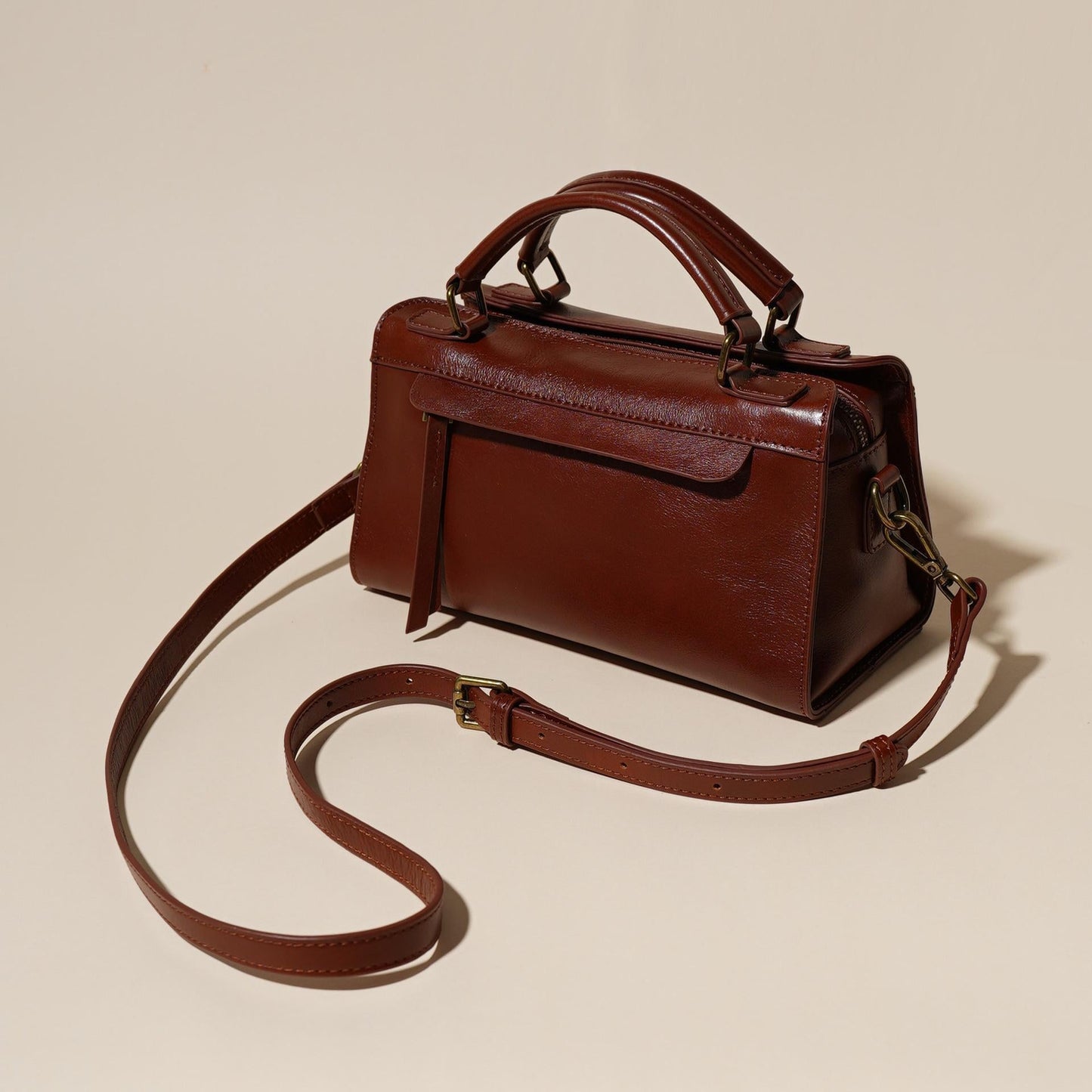 Women's Oil-Waxed Cowhide Doctor-Style Boston Bag