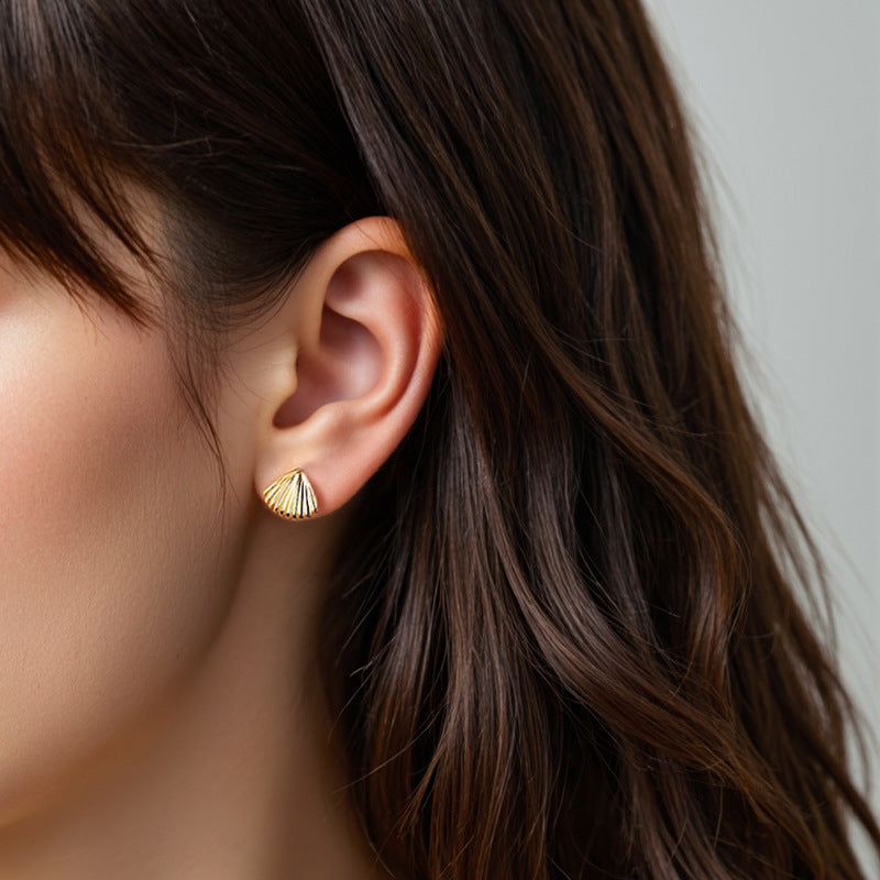 “Seaside Fan” S925 Sterling Silver Fan-Shaped Shell Stud Earrings