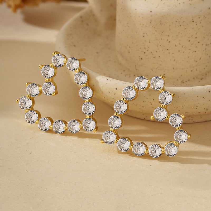 “Heart Eclat” S925 Sterling Silver Sparkling Heart Stud Earrings