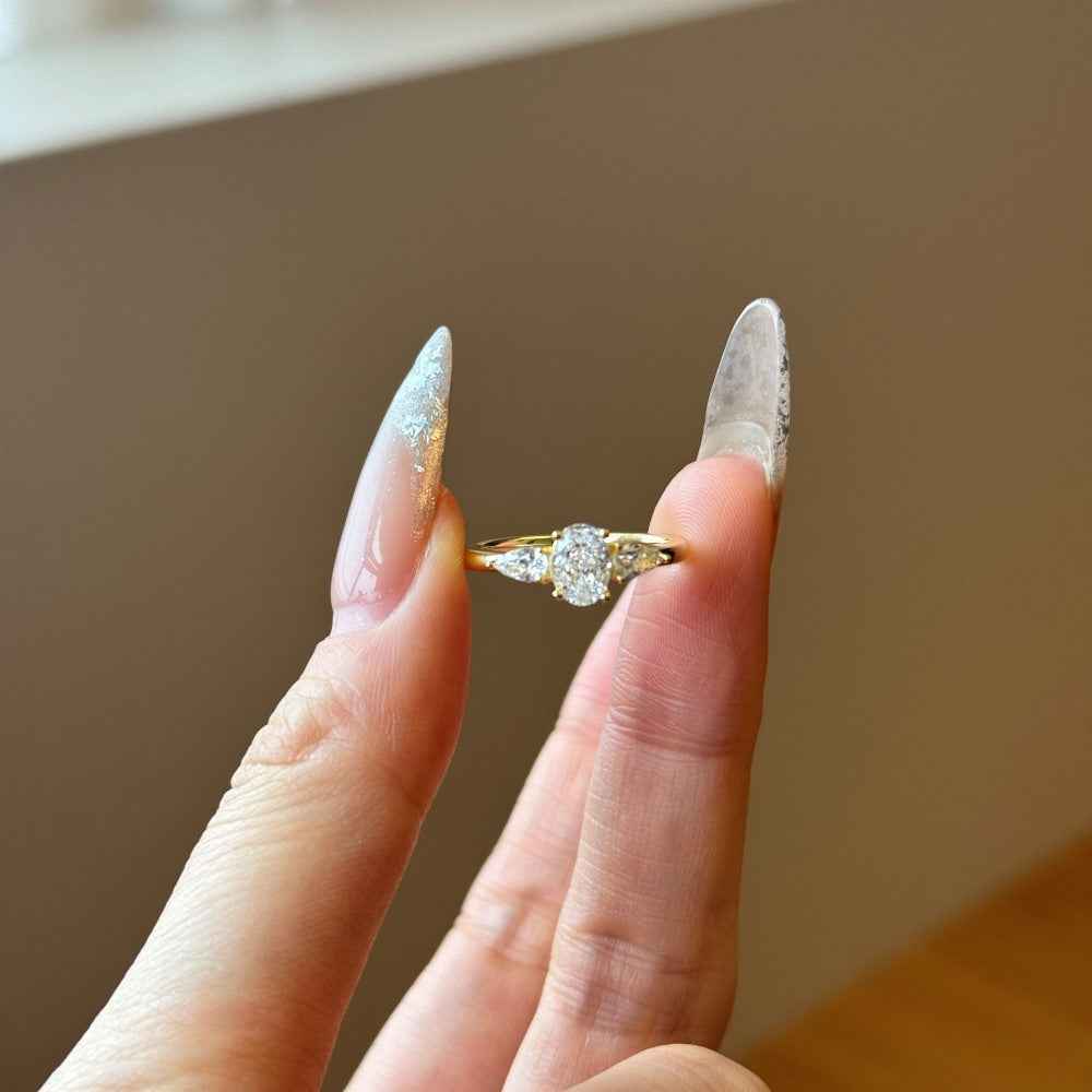 Éclat Trinity S925 Sterling Silver Oval Zircon Three Stone Ring