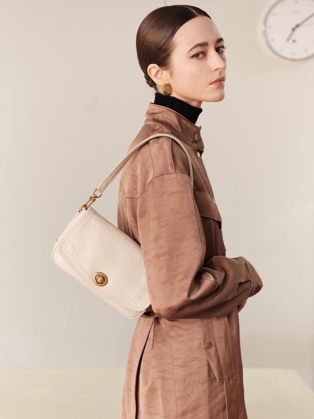 Women's Washed Cowhide Turn-Lock Flap Crossbody Bag